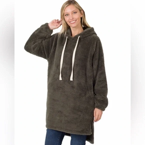 Zenana Hooded Faux Fur Pullover with High- Low Hem Fleece Hoodie - Picture 4 of 4